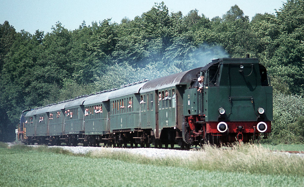 http://www.burkhard-beyer.net/WLE-Sonderfahrten/WLE_82_050xx1_bearb.jpg