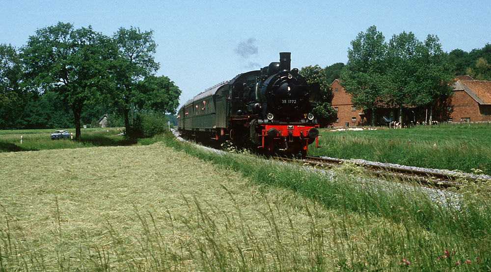 http://www.burkhard-beyer.net/WLE-Sonderfahrten/WLE_85_00030_(1985-06-02)_klein.jpg