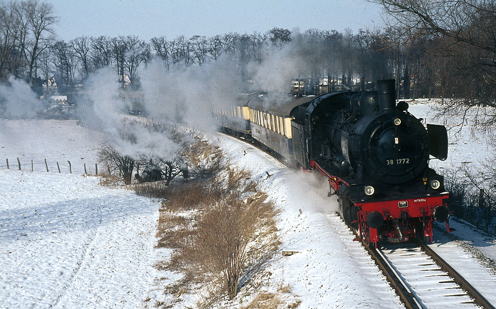 http://www.burkhard-beyer.net/WLE-Sonderfahrten/WLE_85_0009_(1985-02-10)_berab.jpg