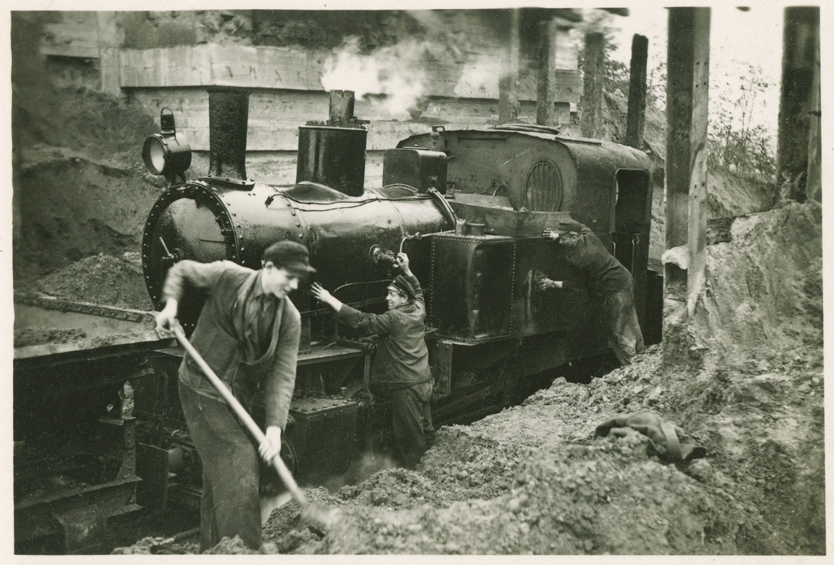 https://www.burkhard-beyer.net/Nur_ein_Feldbahnfoto_201_geputzt_bearb_1200.jpg